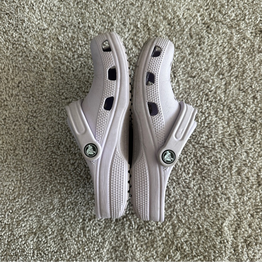 CROCS— Purple crocs - Picture 2 of 6